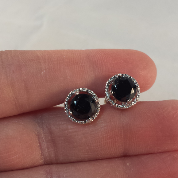 18K White Gold Filled Black Onyx Diamond Zircon Stud Earrings 7mm Gorgeous Gift - Picture 3 of 3